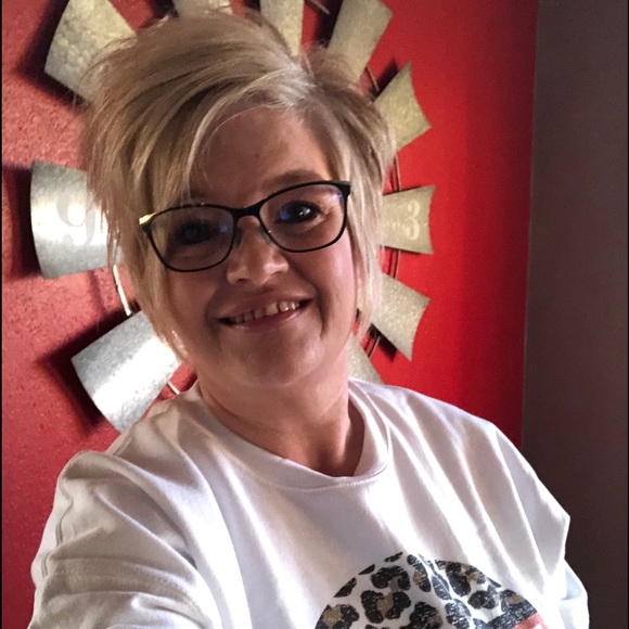 Meet your Posher, Stephanie - Picture 1 of 1